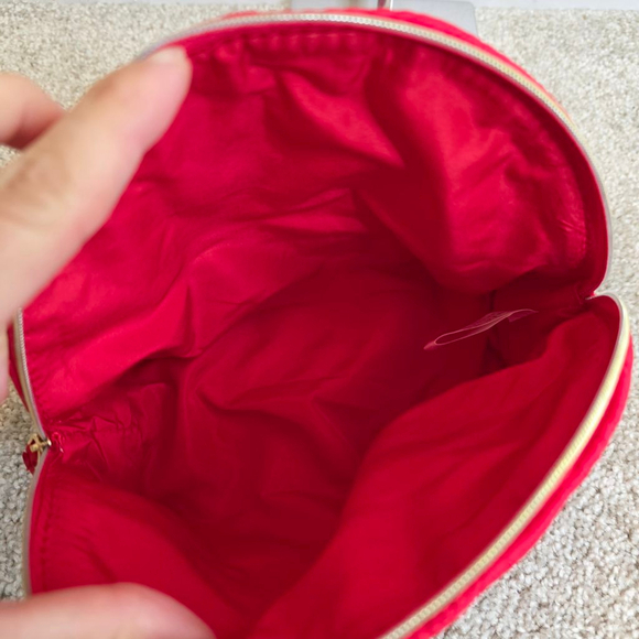 Kate Spade Red Quilted Heart Tote Bag & Cosmetic Pouch Set - Picture 9 of 9